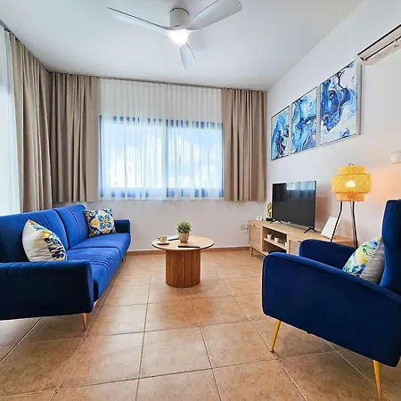 Stylish 1br Apt, Pool Views, Private Patio, 1min Walk To Gym Apartament
