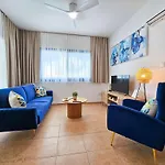 Stylish 1br Apt, Pool Views, Private Patio, 1min Walk To Gym 아파트