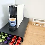 Stylish 1br Apt, Pool Views, Private Patio, 1min Walk To Gym * 파포스
