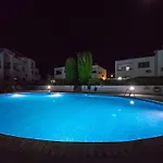 Stylish 1br Apt, Pool Views, Private Patio, 1min Walk To Gym