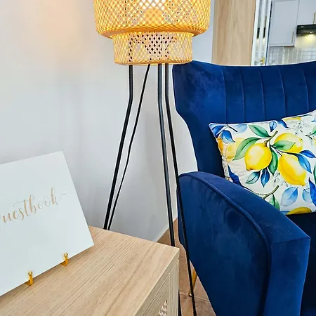 Stylish 1br Apt, Pool Views, Private Patio, 1min Walk To Gym Appartement