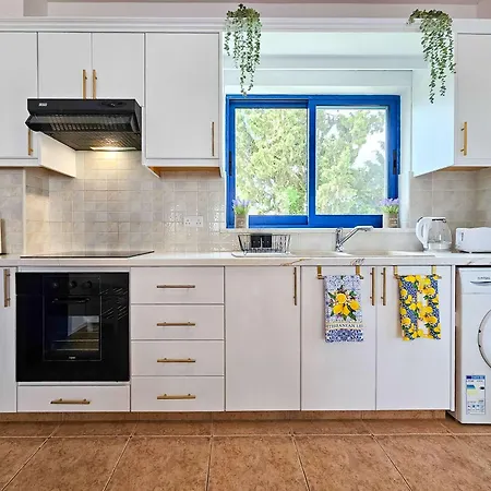 Stylish 1br Apt, Pool Views, Private Patio, 1min Walk To Gym Appartement