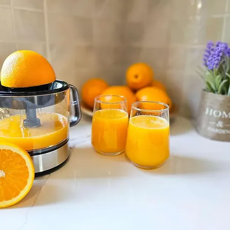 Stylish 1br Apt, Pool Views, Private Patio, 1min Walk To Gym Appartement Paphos