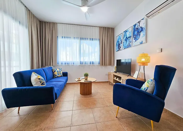 Stylish 1br Apt, Pool Views, Private Patio, 1min Walk To Gym 公寓