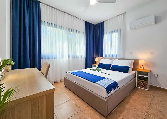 Stylish 1br Apt, Pool Views, Private Patio, 1min Walk To Gym *