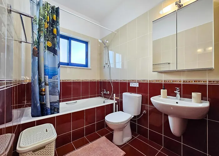 公寓 Stylish 1br Apt, Pool Views, Private Patio, 1min Walk To Gym Paphos