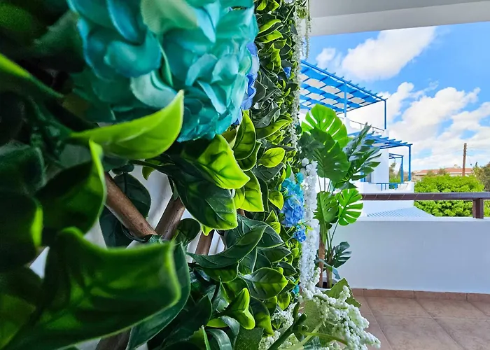 Stylish 1br Apt, Pool Views, Private Patio, 1min Walk To Gym