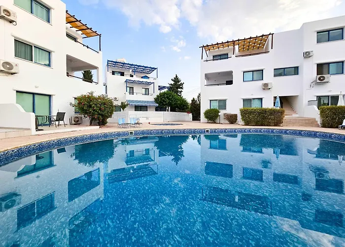 Stylish 1br Apt, Pool Views, Private Patio, 1min Walk To Gym アパート パ フォス