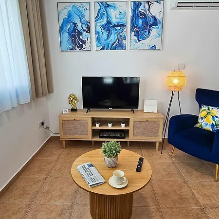 Stylish 1br Apt, Pool Views, Private Patio, 1min Walk To Gym *