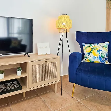 Stylish 1br Apt, Pool Views, Private Patio, 1min Walk To Gym * Paphos