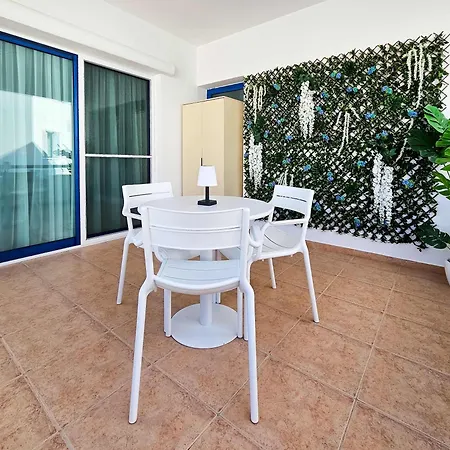 Apartament Stylish 1br Apt, Pool Views, Private Patio, 1min Walk To Gym Paphos