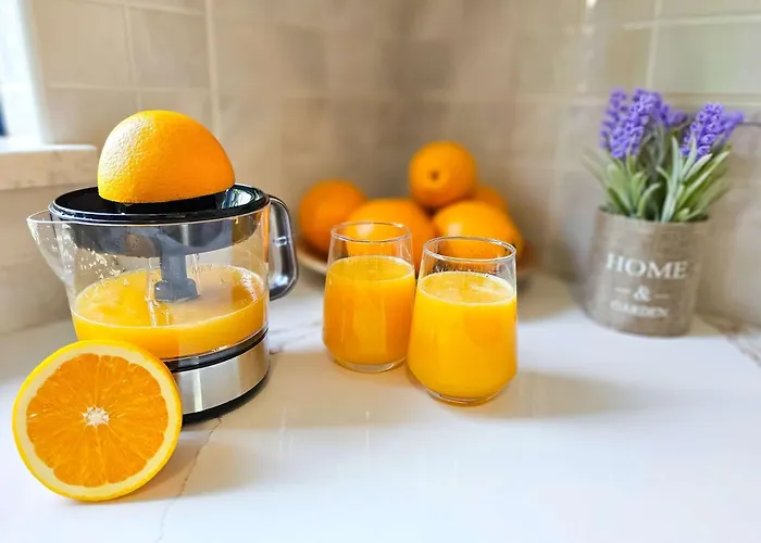 Stylish 1br Apt, Pool Views, Private Patio, 1min Walk To Gym Apartmán Paphos