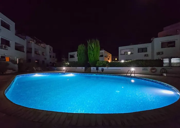 Stylish 1br Apt, Pool Views, Private Patio, 1min Walk To Gym